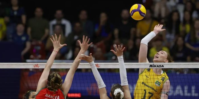 Brasil enfrenta a Itália neste domingo pela Liga das Nações Feminina de Vôlei. Seleção chega invicta após três vitórias em Brasília e busca manter os 100% de aproveitamento.