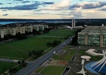 Portaria do Ministério da Gestão estabelece flexibilização do expediente para servidores federais durante jogos da Seleção Brasileira na Copa do Mundo de 2026. Horas não trabalhadas deverão ser compensadas.