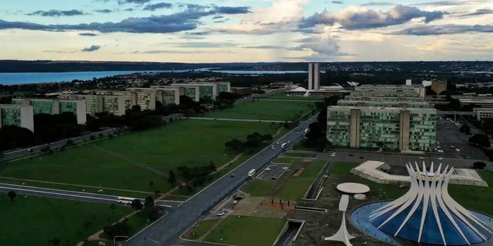 Portaria do Ministério da Gestão estabelece flexibilização do expediente para servidores federais durante jogos da Seleção Brasileira na Copa do Mundo de 2026. Horas não trabalhadas deverão ser compensadas.