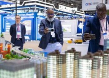 Novo PAC fortalece infraestrutura brasileira e coloca o país na liderança entre nações lusófonas, segundo relatório internacional divulgado em 2026.