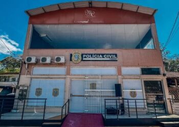 Governador Ricardo Ferraço inaugura obras e anuncia investimentos superiores a R$ 32 milhões em Fundão, com foco em infraestrutura, mobilidade e segurança.