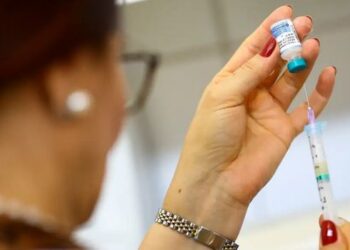 Ministério da Saúde reforça vacinação contra sarampo em SP após casos em crianças e recomenda dose zero em bebês de 6 a 11 meses.