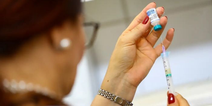 Ministério da Saúde reforça vacinação contra sarampo em SP após casos em crianças e recomenda dose zero em bebês de 6 a 11 meses.