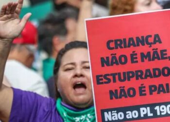 Senado aprova projeto que suspende resolução do Conanda sobre atendimento a crianças e adolescentes vítimas de violência sexual. Decisão gera reações de parlamentares, governo e entidades da sociedade civil.