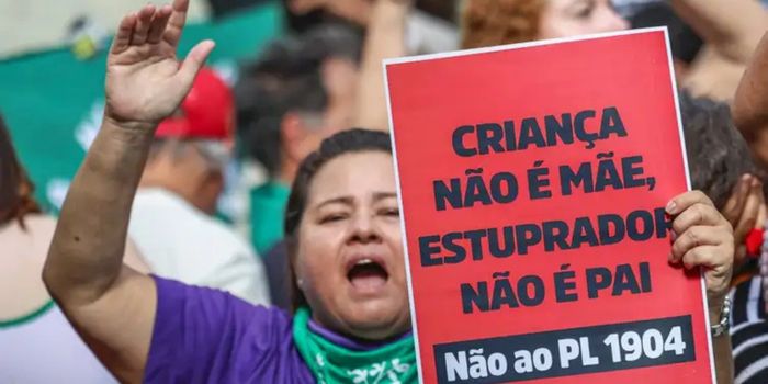 Senado aprova projeto que suspende resolução do Conanda sobre atendimento a crianças e adolescentes vítimas de violência sexual. Decisão gera reações de parlamentares, governo e entidades da sociedade civil.