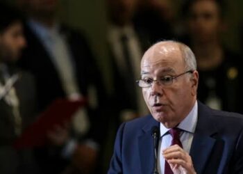 Ministro Mauro Vieira afirma que Brasil apresentou argumentos para contestar tarifa de 25% proposta pelos EUA sobre produtos brasileiros e reforça diálogo comercial entre os países.