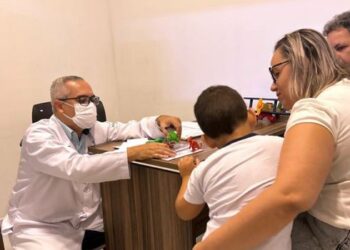 Projeto de lei na Ales propõe protocolos especiais em atendimentos de urgência para pessoas com autismo e síndrome de Down, garantindo mais segurança e acolhimento.