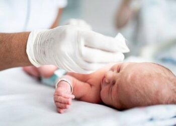Hospital de Belo Horizonte é condenado a pagar R$ 175 mil após bebê sofrer traumatismo craniano ao cair durante parto na recepção.