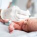 Hospital de Belo Horizonte é condenado a pagar R$ 175 mil após bebê sofrer traumatismo craniano ao cair durante parto na recepção.