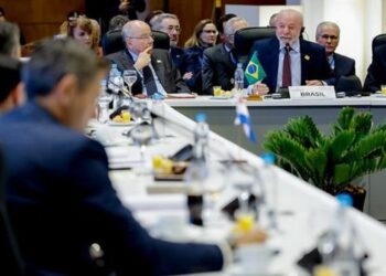 Lula defende fortalecimento do Mercosul, ampliação do Focem e maior cooperação entre os países do bloco durante cúpula realizada em Assunção.