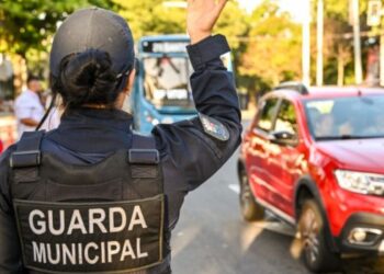 Guarda de Vitória encerra Maio Amarelo com 50 operações de trânsito, 5,9 mil testes de bafômetro, mais de mil autuações e dezenas de ações educativas.