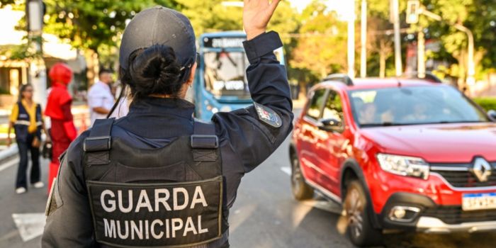 Guarda de Vitória encerra Maio Amarelo com 50 operações de trânsito, 5,9 mil testes de bafômetro, mais de mil autuações e dezenas de ações educativas.