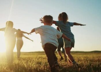 Campanha “Cartão Vermelho ao Trabalho Infantil” mobiliza sociedade durante a Copa do Mundo e alerta para os mais de 1,6 milhão de crianças e adolescentes em situação de trabalho infantil no Brasil.