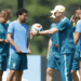 Com Neymar em campo e treino fechado, Ancelotti estuda alterações na Seleção Brasileira para buscar a primeira vitória na Copa.