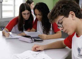 Escola estadual capixaba adota recursos de inovação para aproximar alunos do futuro do aprendizado e do trabalho.