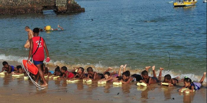 Sobrasa alerta que quatro crianças morrem por dia por afogamento no Brasil e lança campanha nacional de prevenção durante as férias escolares.