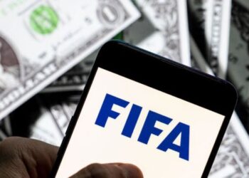 FIFA espera arrecadar US$ 15 bilhões com a Copa do Mundo, acima da previsão inicial, graças à hospitalidade e revenda de ingressos.