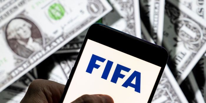 FIFA espera arrecadar US$ 15 bilhões com a Copa do Mundo, acima da previsão inicial, graças à hospitalidade e revenda de ingressos.