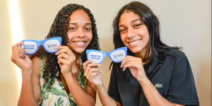 Dia da Saúde Ocular destaca prevenção de doenças nos olhos. Vitória já realizou mais de 14 mil consultas e entregou mais de 3 mil óculos a estudantes.