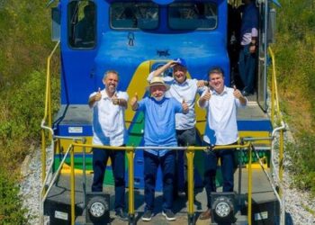 Lula anuncia R$ 600 milhões para a Transnordestina, entrega 101 km de ferrovia no Ceará e reforça plano logístico para o Nordeste.