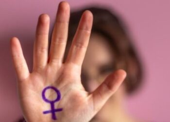 Monitoramento da violência contra a mulher mostra redução de feminicídios no Brasil e destaca resultados da Operação Integrada Mulher Segura.