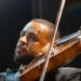 Orquestra Criança Cidadã completa 20 anos e mostra como a música transformou a vida de jovens que hoje atuam no Brasil e no exterior.