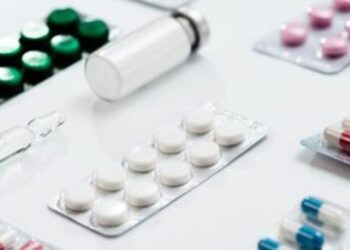 Anvisa explica diferenças entre medicamentos autorizados, falsificados, experimentais e importados irregularmente para orientar consumidores.