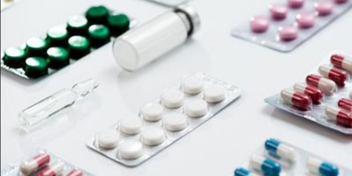 Anvisa explica diferenças entre medicamentos autorizados, falsificados, experimentais e importados irregularmente para orientar consumidores.