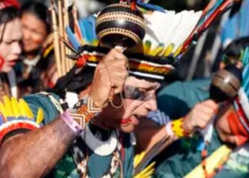 Lideranças indígenas cobram em Brasília a criação da Comissão Nacional da Verdade Indígena e apresentam documentos inéditos sobre violações na ditadura.