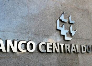 Receita Federal e Banco Central foram autorizados a realizar concursos públicos com 316 vagas. Editais devem ser publicados em até seis meses.