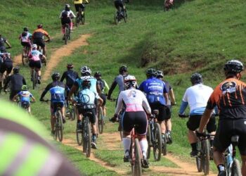 Nova lei cria data oficial para promover o cicloturismo no Espírito Santo e fortalecer o turismo sustentável no estado.