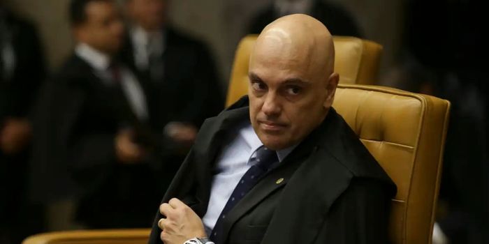 Moraes abriu prazo de 48 horas para tribunais explicarem pagamentos a juízes acima do teto do STF. Valores teriam superado R$ 200 mil em alguns casos.