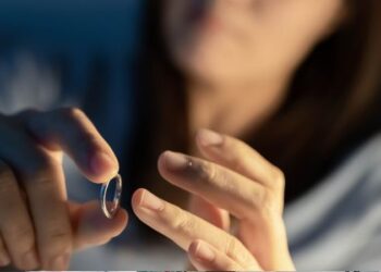 Tendência das alianças de divórcio transforma antigas joias de casamento em símbolos de independência e novos começos.