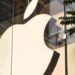 Apple processa OpenAI por suposto uso indevido de segredos comerciais e acusa ex-funcionários de acessar informações confidenciais da empresa.