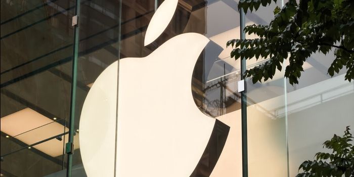 Apple processa OpenAI por suposto uso indevido de segredos comerciais e acusa ex-funcionários de acessar informações confidenciais da empresa.