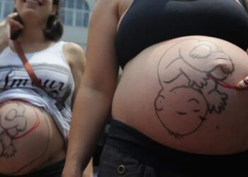 Pesquisa do Unicef mostra que medo da dor, desigualdade e falhas no pré-natal impulsionam o alto número de cesarianas no Brasil.