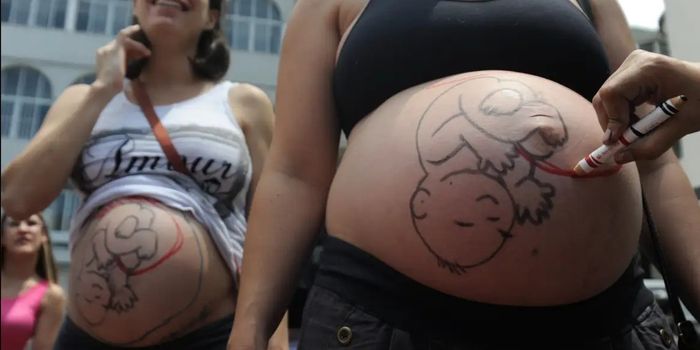 Pesquisa do Unicef mostra que medo da dor, desigualdade e falhas no pré-natal impulsionam o alto número de cesarianas no Brasil.