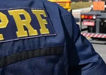 Dois policiais da PRF são denunciados pelo MPF por homicídio qualificado e tentativa de homicídio em operação no Rio de Janeiro.