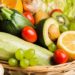 Estudo indica que comer um abacate por dia reduz o colesterol LDL e pode beneficiar a saúde cardiovascular.