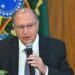 Vice-presidente Geraldo Alckmin reafirma negociações com os EUA e defende abertura de novos mercados após tarifa sobre exportações brasileiras.