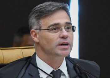 Segundo O Globo, André Mendonça alertou o governo Lula sobre o risco de obstrução de Justiça caso delegados da Polícia Federal sejam retirados do STF.