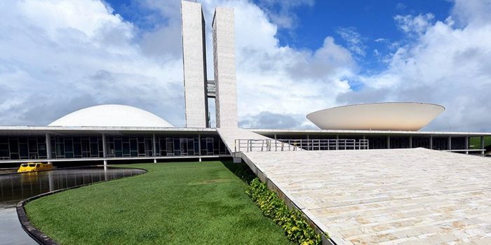Congresso volta aos trabalhos com análise de 32 medidas provisórias sobre economia, INSS, combustíveis, transporte e crédito.
