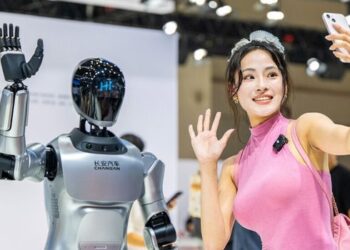 Novas normas da China limitam o uso de inteligência artificial em relações virtuais e reforçam a proteção da saúde mental.