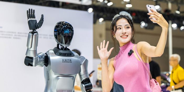 Novas normas da China limitam o uso de inteligência artificial em relações virtuais e reforçam a proteção da saúde mental.