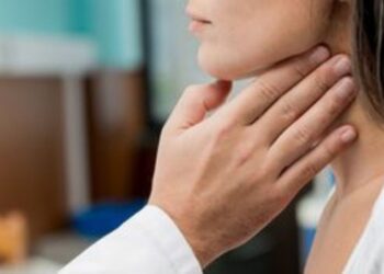 Julho Verde alerta para sinais do câncer de cabeça e pescoço. SUS oferece diagnóstico, tratamento e vacina contra HPV para prevenção.