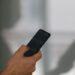 Aprenda a sintonizar canais da TV aberta digital e descubra como usar antena UHF e busca automática para assistir de graça em casa.