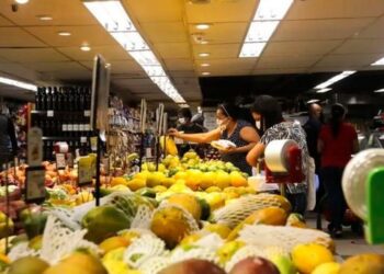Inflação oficial desacelera em junho com queda nos preços dos alimentos. IPCA fecha o mês em 0,16%, informa o IBGE.