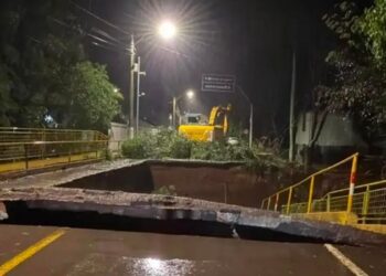 Fortes chuvas atingem 143 municípios do RS e elevam risco de enchentes no Rio Taquari, segundo a Defesa Civil.