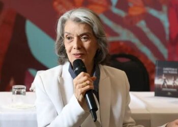 Cármen Lúcia lança livro na Flip, defende a democracia participativa e reafirma a segurança das urnas eletrônicas.