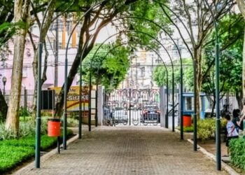 Prefeitura de Vitória inicia obras da Praça Inclusiva Viver Vitória no Parque Moscoso, com entrega prevista para setembro.